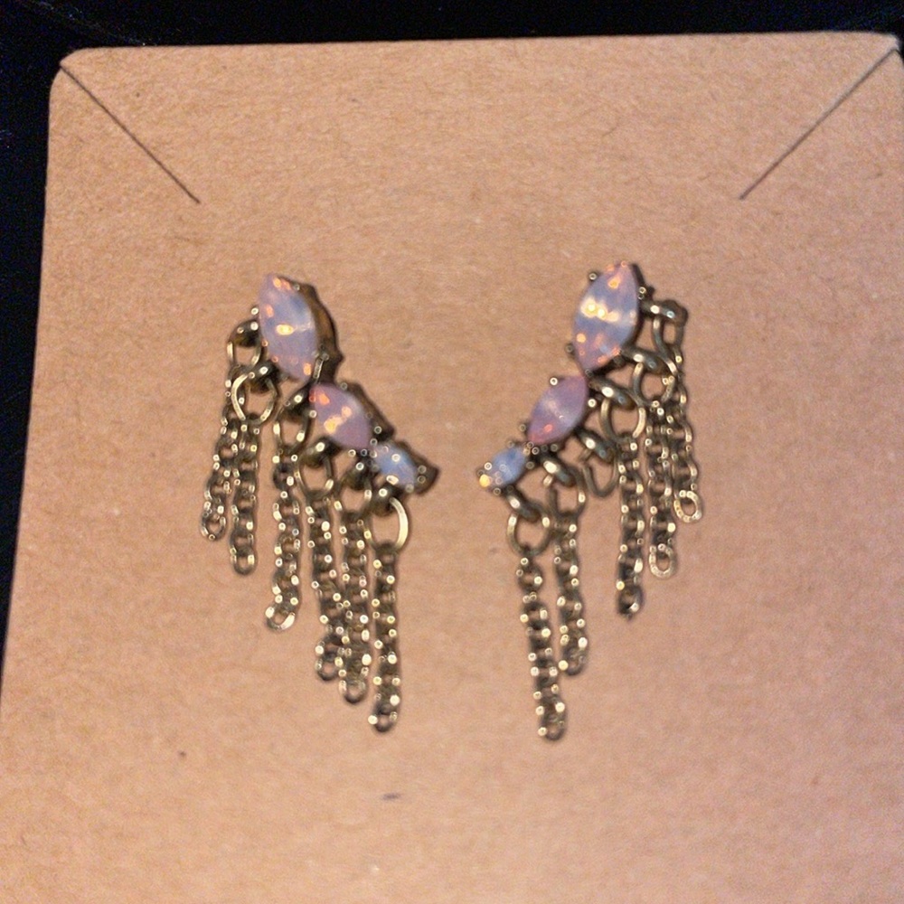 Pink iridescent gemstone earrings with gold color - Picture 2 of 3